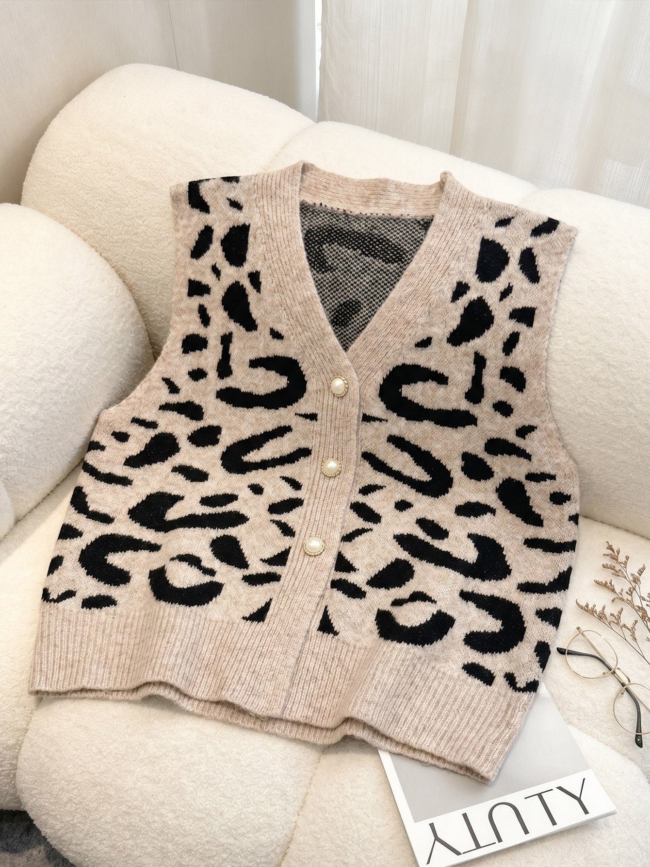 Leopard Print V-Neck Knitted Cardigan Sweater Coat Short Top with Imitation Pearl Buttons Loose Vest